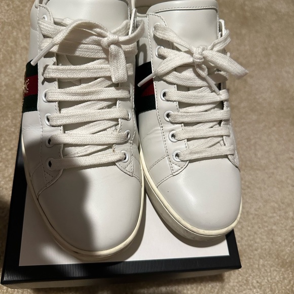 Gucci Women’s Ace Sneaker with Bee - Picture 5 of 9